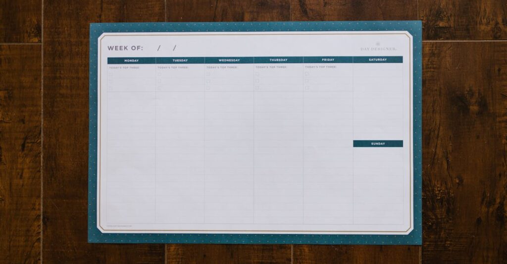 1週間の固定献立ローテーション表と家庭の夕食プレートのイメージ