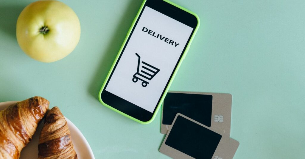 スマホアプリで管理される買い物リスト。音声入力やカテゴリ分け機能などがあり、手軽に使えるスマホ派向け。